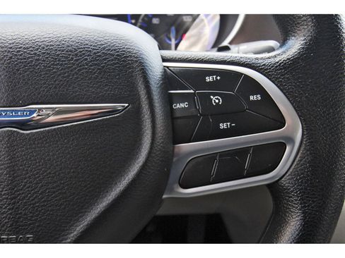 Used 2021 Chrysler Voyager Lxi image 20