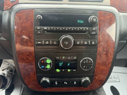 Used 2013 Chevrolet Suburban LT AWD/4WD image 18