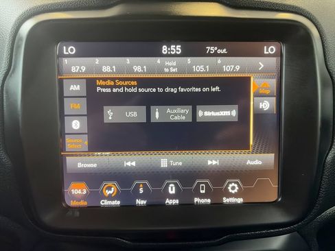 Used 2023 Jeep Renegade Latitude AWD/4WD image 13
