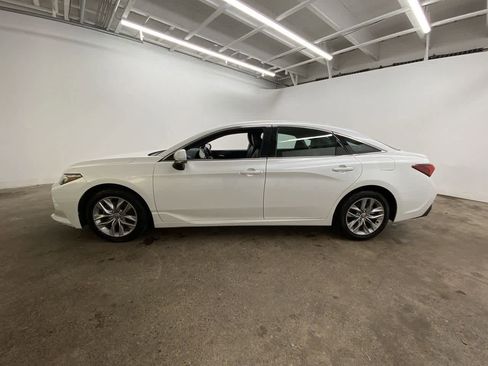 Used 2022 Toyota Avalon XLE image 3