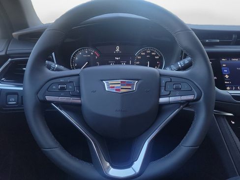 New 2025 Cadillac XT6 Luxury image 10