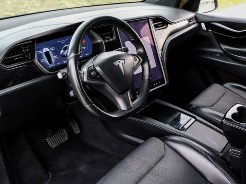 Used 2018 Tesla Model X 75D image 3