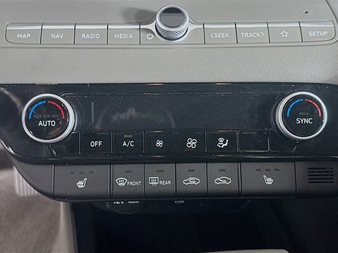 Used 2025 Hyundai Elantra SEL image 24