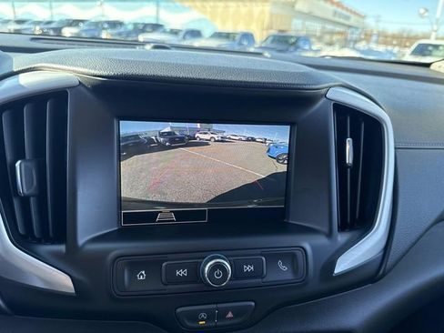 Used 2024 GMC Terrain SLE image 24