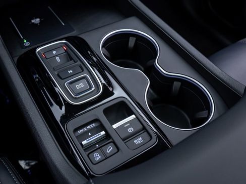 Certified 2025 Honda Pilot Touring image 32