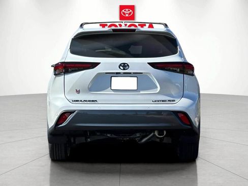 New 2026 Toyota Highlander Limited AWD/4WD image 4