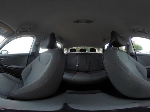 Used 2025 Kia K4 LXS image 43