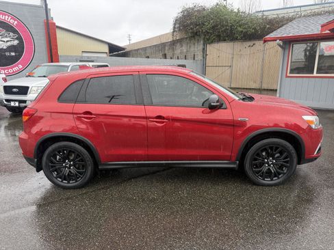 Used 2018 Mitsubishi Outlander Sport LE image 4