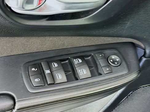 Used 2016 Jeep Cherokee Latitude w/ Comfort & Sound Group FWD image 17
