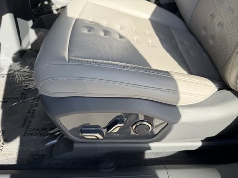 Used 2024 Kia EV9 Wind image 32