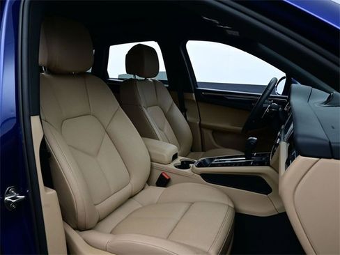 Used 2025 Porsche Macan image 18