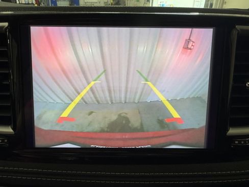 Used 2024 Chrysler Pacifica Touring-L FWD image 13