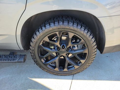 Used 2024 Chevrolet Tahoe Z71 w/ Z71 Off-Road Package image 28