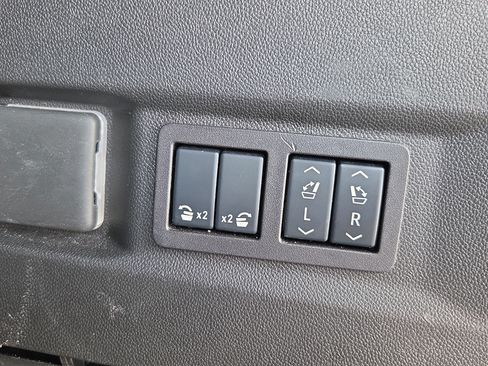 Used 2025 GMC Yukon Denali AWD/4WD image 24