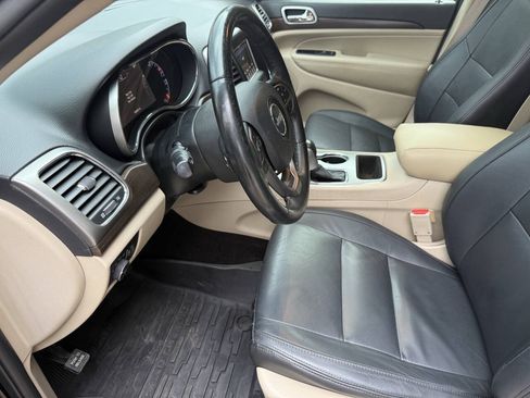 Used 2018 Jeep Grand Cherokee Laredo RWD image 19