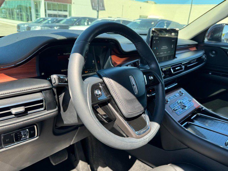 Used 2024 Lincoln Aviator Reserve AWD/4WD image 15