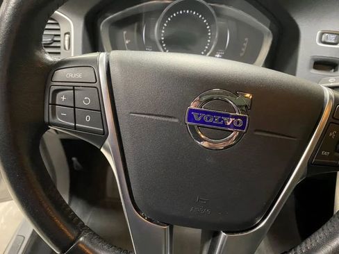 Used 2018 Volvo S60 T5 Inscription image 18