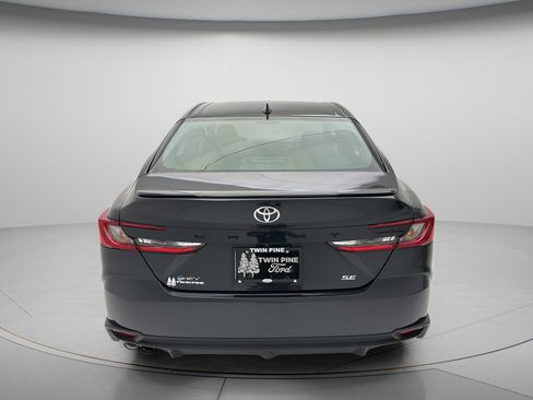 Used 2026 Toyota Camry SE FWD image 4