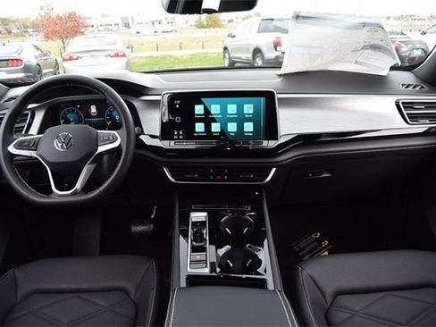 New 2026 Volkswagen Atlas Cross Sport SE image 7