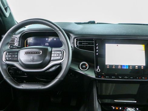 Used 2023 Jeep Wagoneer Series II w/ Convenience Group I AWD/4WD image 18