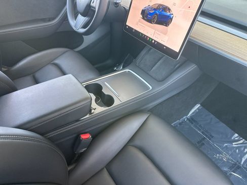 Used 2023 Tesla Model Y Long Range AWD/4WD image 17