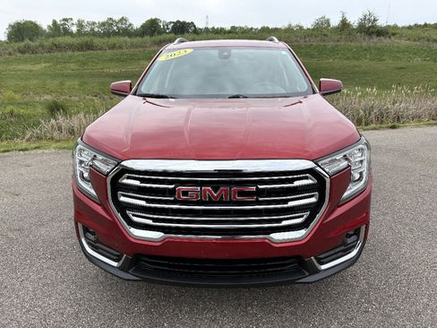 Used 2023 GMC Terrain SLT w/ LPO, Cargo Package AWD/4WD image 8