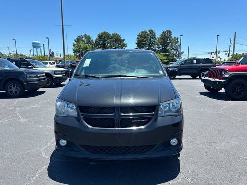 Used 2020 Dodge Grand Caravan SE FWD image 2