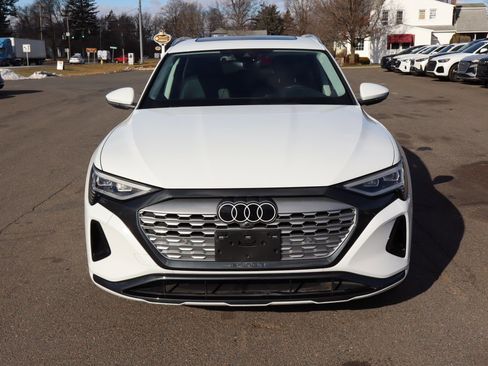Used 2024 Audi Q8 e-tron Premium image 2