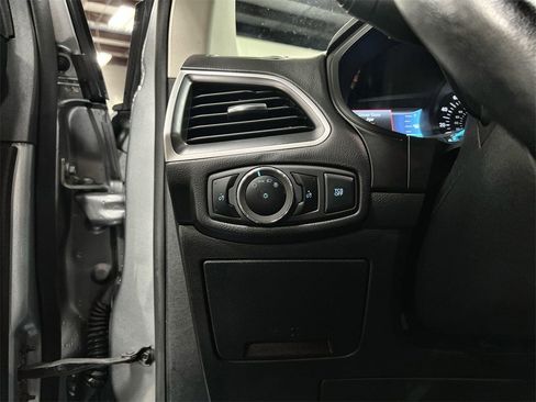 Used 2024 Ford Edge SEL image 13