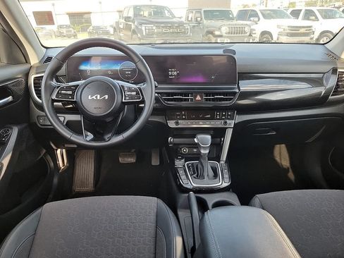 Used 2024 Kia Seltos S AWD/4WD image 11