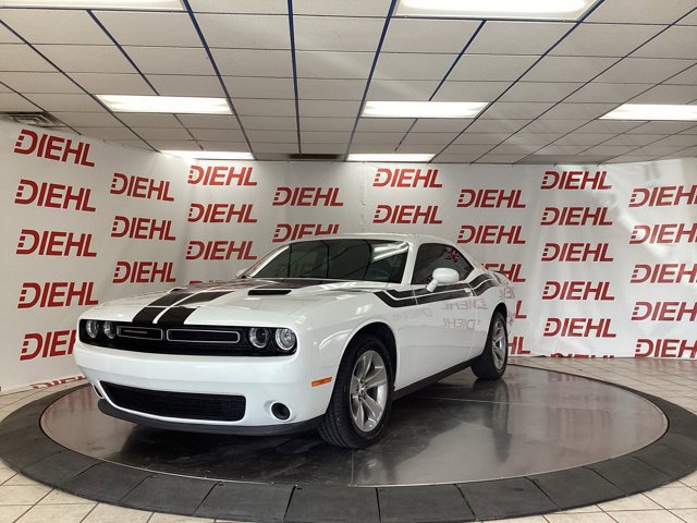 Used 2017 Dodge Challenger SXT RWD image 3