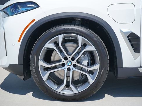 New 2026 BMW X5 xDrive50e w/ Premium Package AWD/4WD image 5