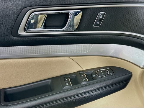 Used 2016 Ford Explorer XLT w/ Equipment Group 202A image 15