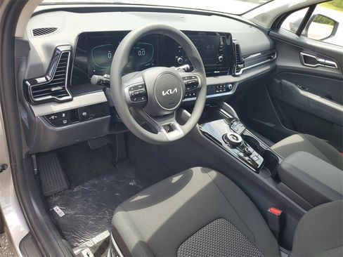 New 2025 Kia Sportage LX image 6