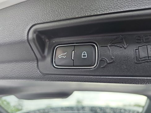Used 2023 Ford Explorer XLT w/ Equipment Group 202A RWD image 14