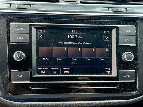 Used 2018 Volkswagen Tiguan S image 14