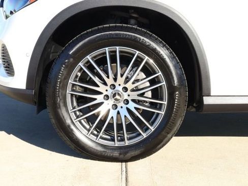 Certified 2025 Mercedes-Benz GLC 300 image 11
