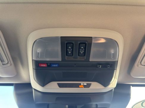 Used 2025 Subaru Crosstrek 2.0i Premium image 24