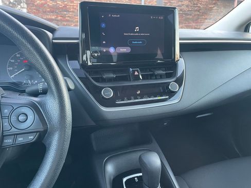 Used 2025 Toyota Corolla LE image 18