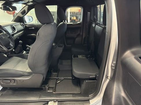 Used 2020 Toyota Tacoma TRD Sport image 35