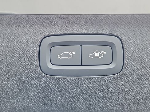 New 2026 Volvo XC90 B6 Plus w/ Protection Package image 13