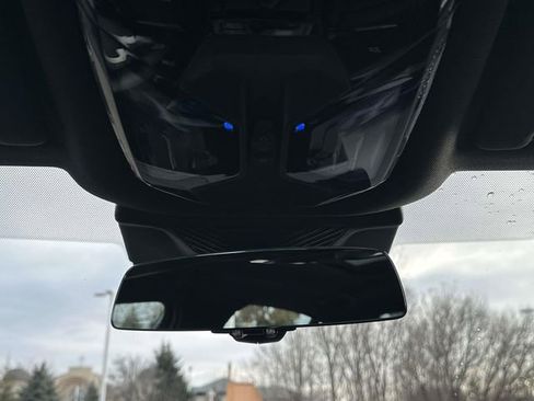 Used 2026 BMW 550e xDrive w/ Premium Package image 36