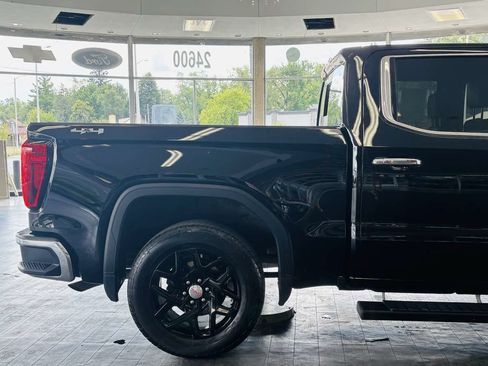 Used 2022 GMC Sierra 1500 SLT w/ SLT Convenience Package AWD/4WD image 7