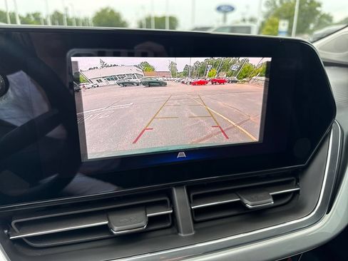 Used 2025 Chevrolet Trax LT FWD image 29