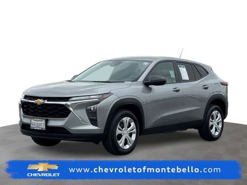 Certified 2025 Chevrolet Trax LS FWD image 1