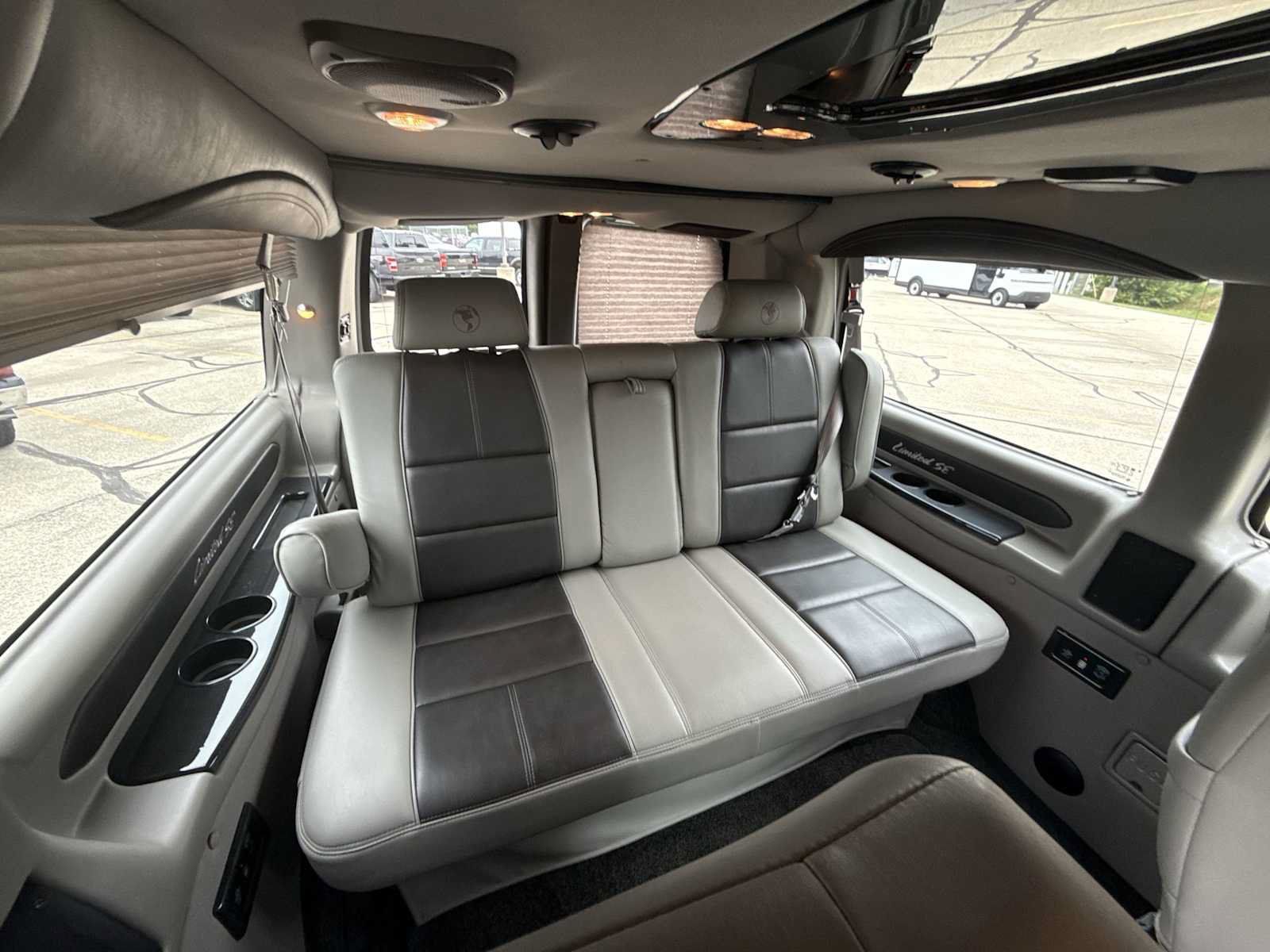 Used 2015 Chevrolet Express 2500 RWD image 25
