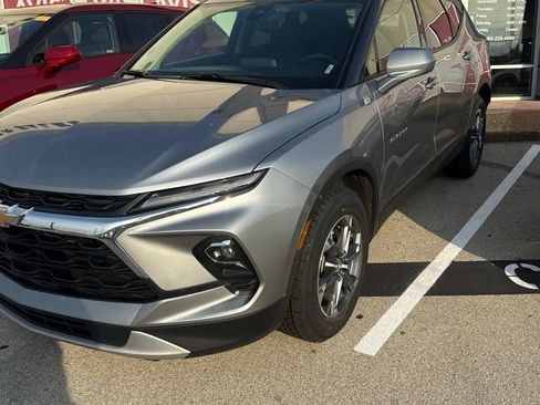 Used 2025 Chevrolet Blazer LT FWD image 1