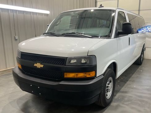Used 2025 Chevrolet Express 3500 LS RWD image 3