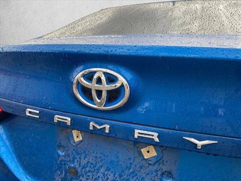 Used 2019 Toyota Camry XLE FWD image 16