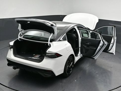 New 2026 Nissan Sentra SR w/ SR Premium Package FWD image 35